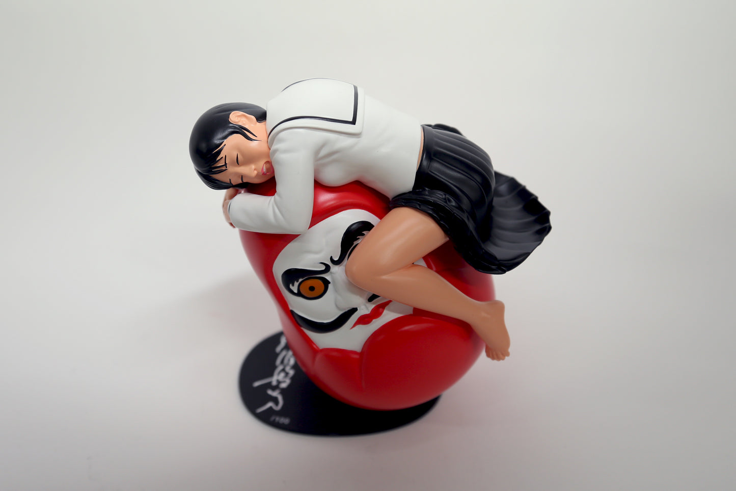 Toshio Saeki "Ureshidaruma Statue"
