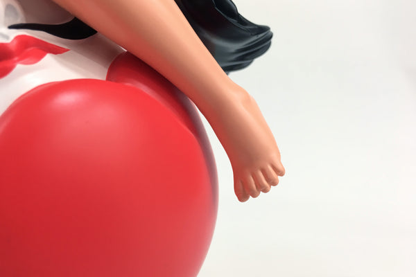 Toshio Saeki "Ureshidaruma Statue" (Limited 100 pieces)